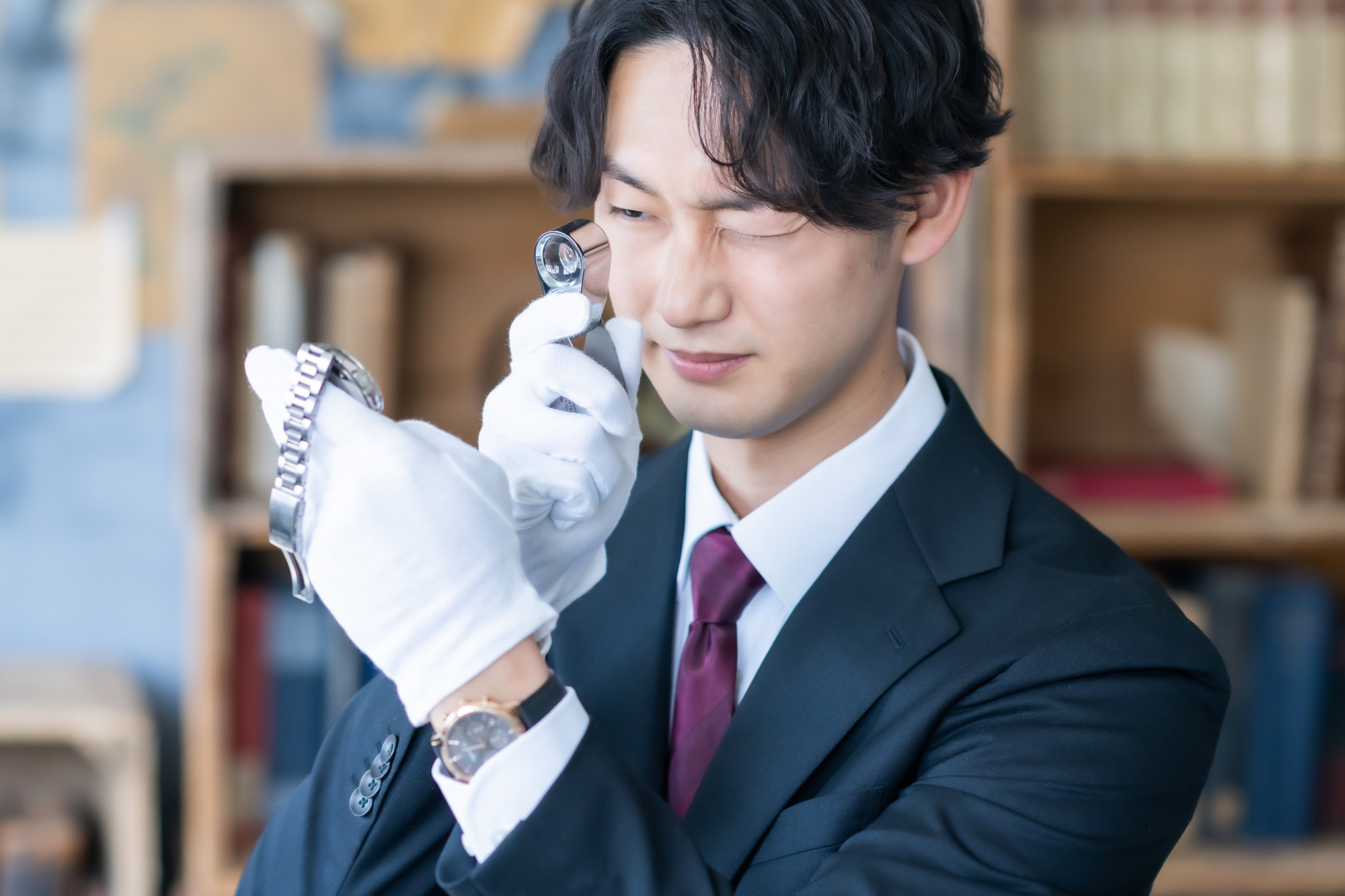 リユース事業における時計の査定